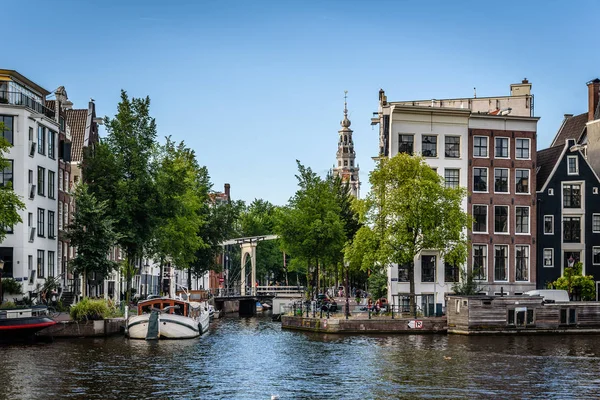 Casa de canal en Amsterdam —  Fotos de Stock