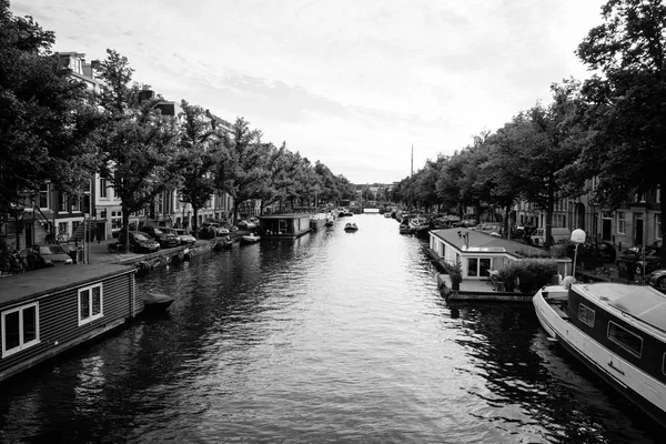 Канали в Амстердамі — стокове фото