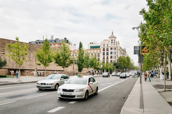 Europe Street with  movement of people and cars in the shopping — Stock Photo, Image