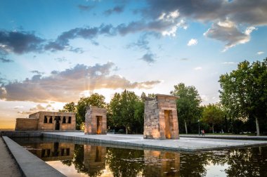 Sunset bulvarında Tapınağı Debod Madrid'de