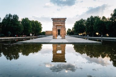 Sunset bulvarında Tapınağı Debod Madrid'de