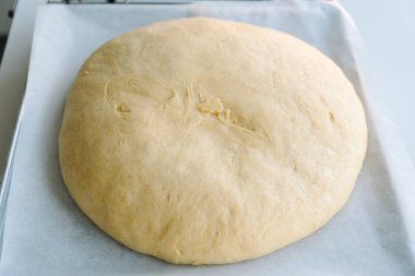 Yakın kadar olan hamur ekmek fırın plaka üzerinde