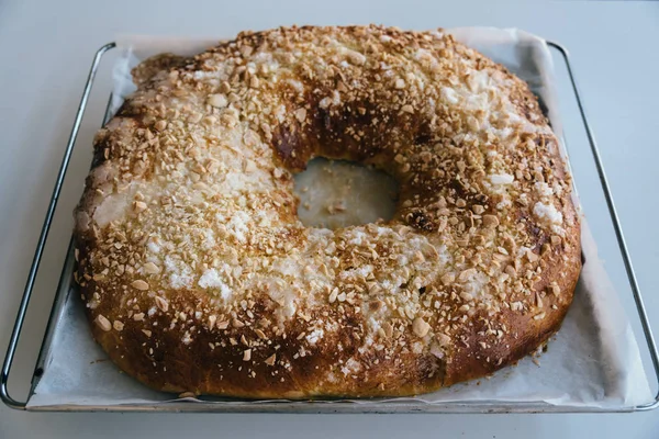 Close Up Of of sweet bread ringed dessert with sugar and almonds — Stock Photo, Image