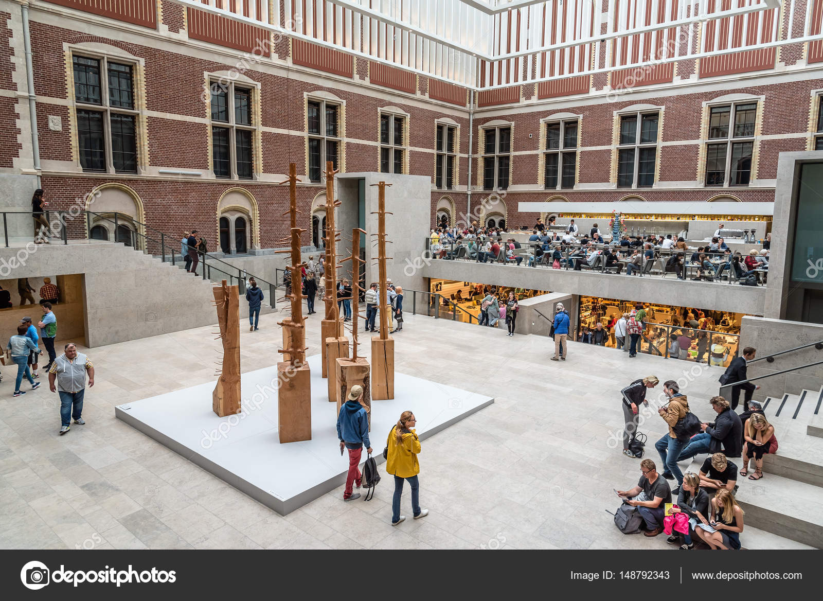 https://st3.depositphotos.com/4118055/14879/i/1600/depositphotos_148792343-stockafbeelding-interieur-van-het-rijksmuseum-in.jpg