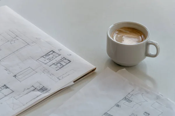 Φλιτζάνι καφέ και αρχιτέκτονα σχέδια — Φωτογραφία Αρχείου