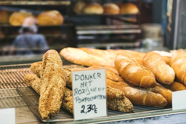 Bröd i street food market i Mechelen — Stockfoto