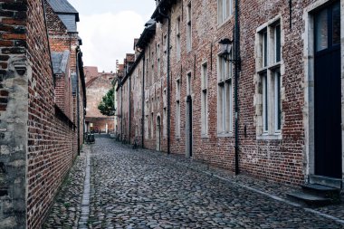 Bir Leuven Beguinage sokakta