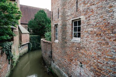 Ortaçağ Beguinage Leuven oteli kanal