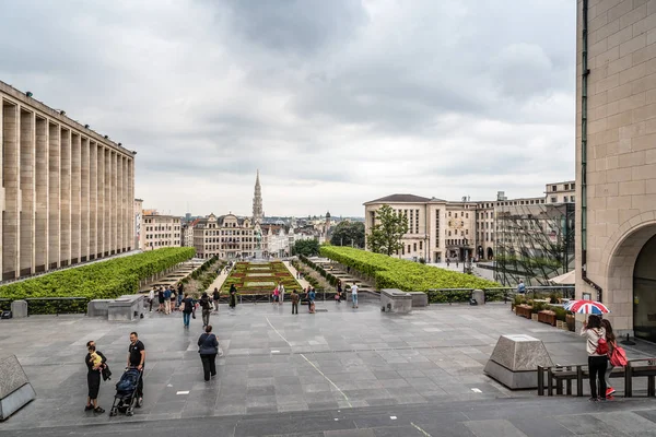 Mont des Arts Garden en Bruselas y paisaje urbano del centro de la ciudad — Foto de Stock