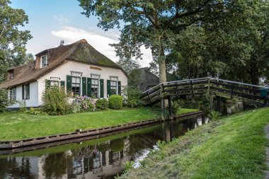 Su yolu ve Hollanda köyde yazlık