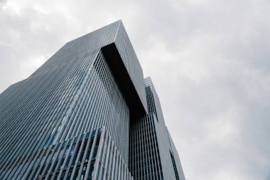 Modern mimari ofis binası içinde Rotterd düşük açılı görünümü