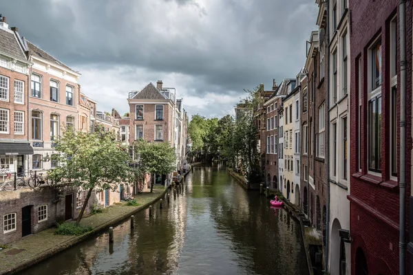 Kanálu v historickém centru města Utrecht, Nizozemsko — Stock fotografie