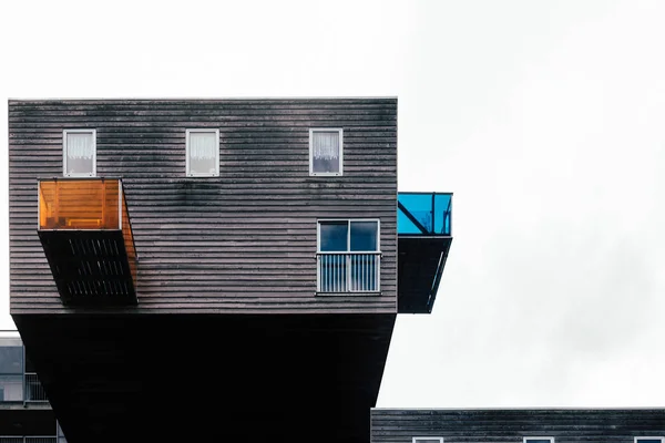 Edificio de viviendas icónicas en Amsterdam — Foto de Stock
