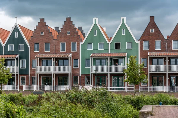 Maisons dans la marina de Volendam — Photo