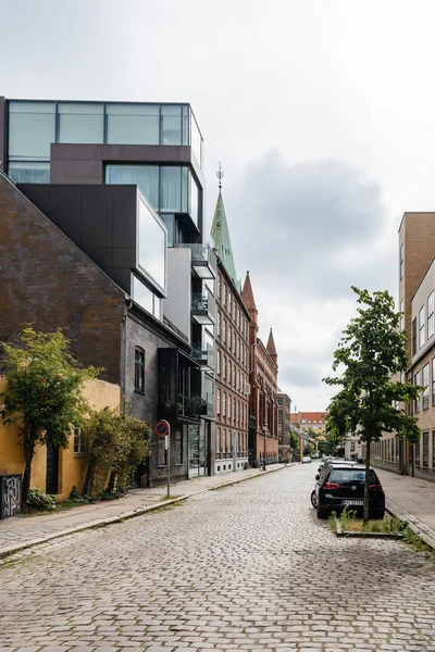 Leere Wohnstraße im historischen Stadtzentrum von Kopenhagen — Stockfoto