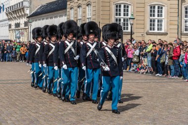 Danimarka Kraliyet muhafızları hayat olarak değiştirilmesi için askerlerin