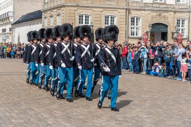 Danimarka Kraliyet muhafızları hayat olarak değiştirilmesi için askerlerin