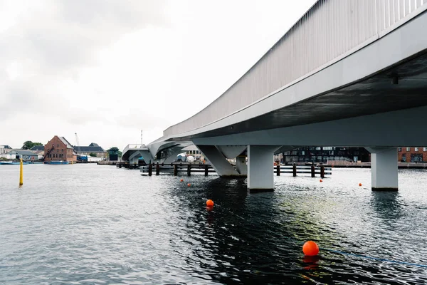 Inderhavnsbroen, a ponte interior do porto, é uma ponte através do th — Fotografia de Stock