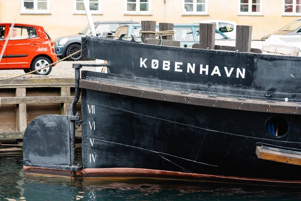 Perto de um velho navio atracado no porto de Copenhaga — Fotografia de Stock