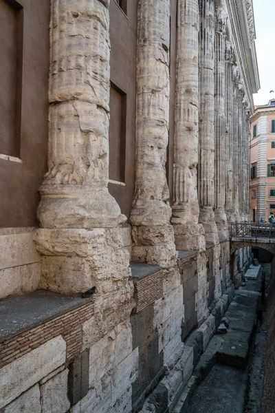 Templo Adriano na Piazza di Pietra em Roma — Fotografia de Stock