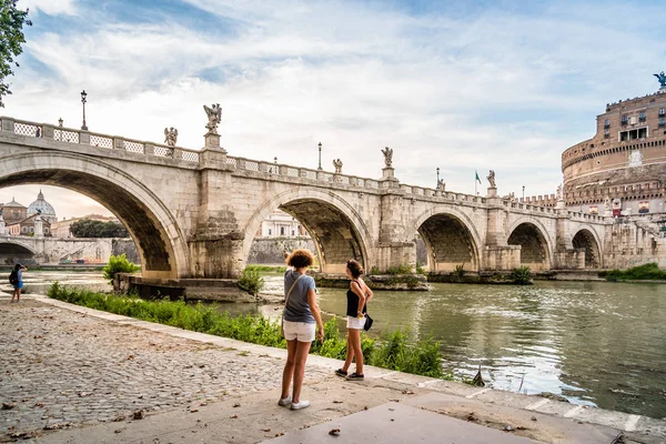 Castel Sant Angelo e ponte — Fotografia de Stock