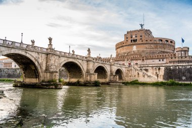 Castel Sant Angelo ve köprü
