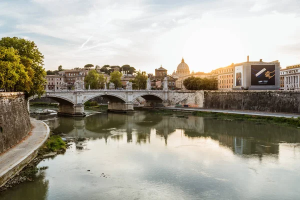 Vista panorâmica da cidade do Vaticano ao pôr-do-sol — Fotografia de Stock