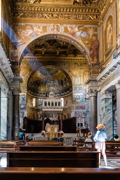 Vue intérieure de l'église Santa Maria in Trastevere — Photo