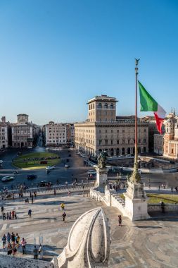 Vittorio Emanuele bir güneşli yaz da Roma'da atlı heykeli