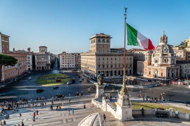 Vittorio Emanuele bir güneşli yaz da Roma'da atlı heykeli