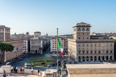 Vittorio Emanuele bir güneşli yaz da Roma'da atlı heykeli