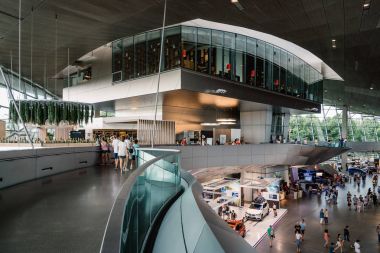 Bmw Welt Münih'te iç çekim