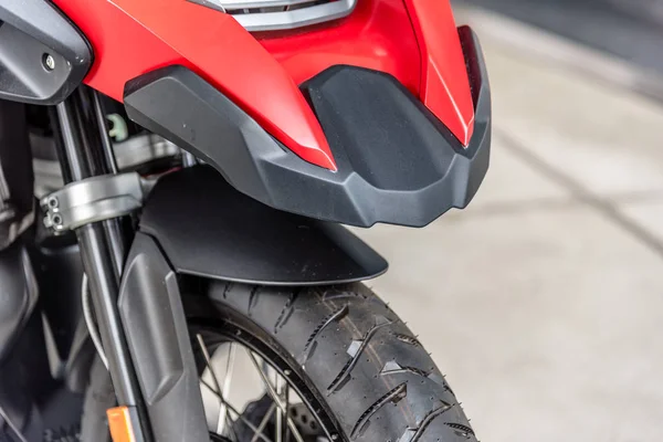 Piros motorkerékpár részletesen a kerék — Stock Fotó