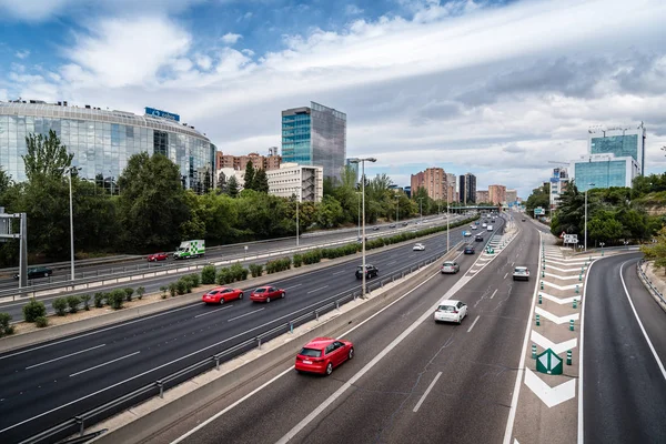 Autoroute M30 à Madrid par une journée nuageuse — Photo