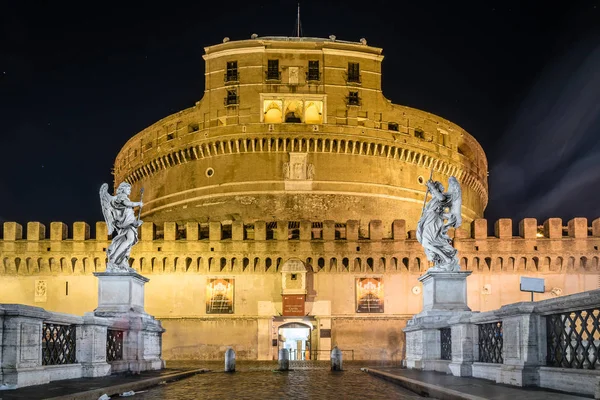 Geceleri Castel Sant Angelo Köprüsü