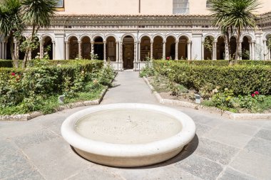 Cloister Papalık Bazilikası St Paul duvarların dışında