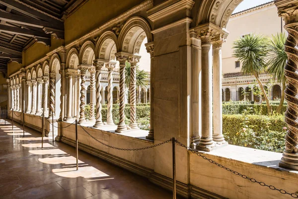 Cloister of the Papal Basilica of St. Paul outside the Walls — Stock Photo, Image