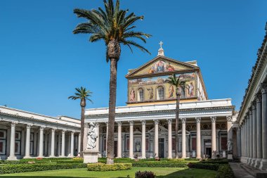 Açık havada görünümü, Papalık Basilica of St. Paul duvar dışında
