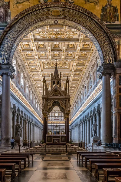 Vista interior de la Basílica Papal de San Pablo fuera de las Murallas — Foto de Stock