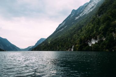 Konigssee Bavyera doğal görünümünü bir sisli gün
