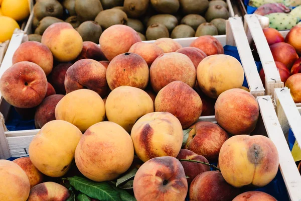 Fresh fruits and vegetables in street market — Stock Photo, Image