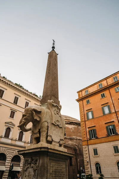 Obelisco nella Piazza di Minerva a Roma — Foto Stock