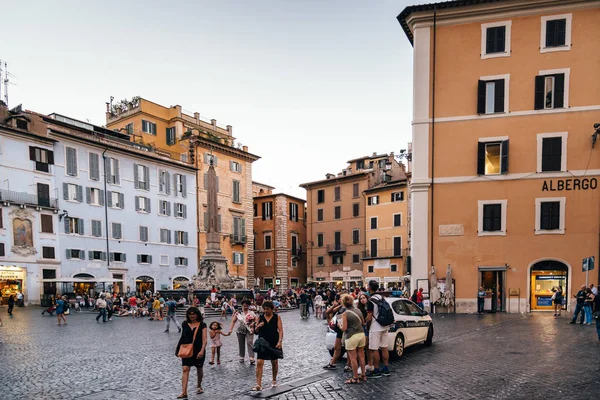 Piazza della Rotonda nel centro storico di Roma — Foto Stock