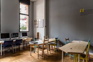 İç görünümü Tasarım Okulu Kütüphanesi