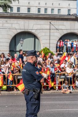 Polis İspanya'nın ulusal günü askeri geçit