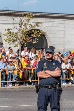 Polis İspanya'nın ulusal günü askeri geçit