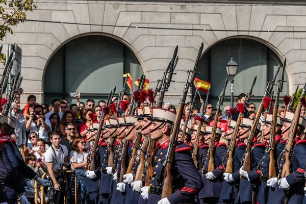 Soldiers marching in Spanish National Day Army Parade — Stock Photo, Image