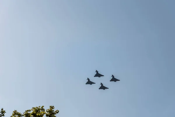 Quatro jatos Eurofighter voando no desfile do Dia Nacional de Espanha — Fotografia de Stock