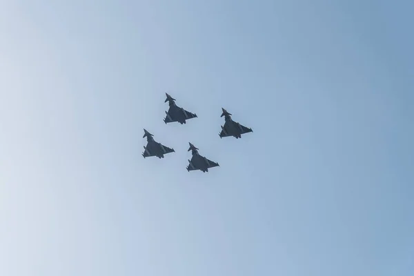 Dört Eurofighter jet İspanyolca Ulusal gün geçit töreninde uçan — Stok fotoğraf