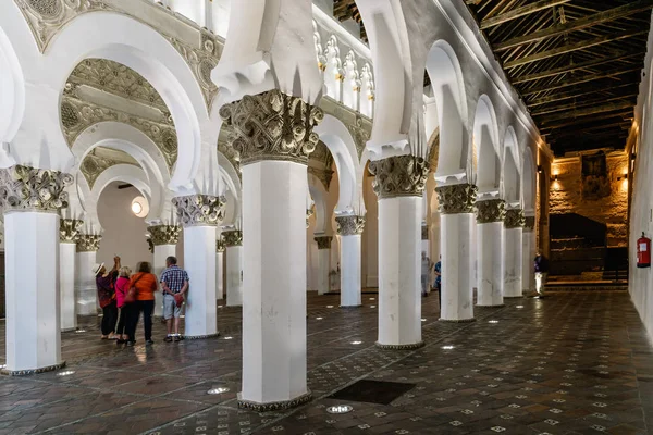 Innenansicht der Heiligen Maria, der weißen Synagoge in Toledo — Stockfoto